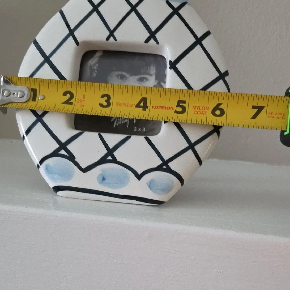 Terragrfics Ceramic Photo Frame In The Shape Of A Vase